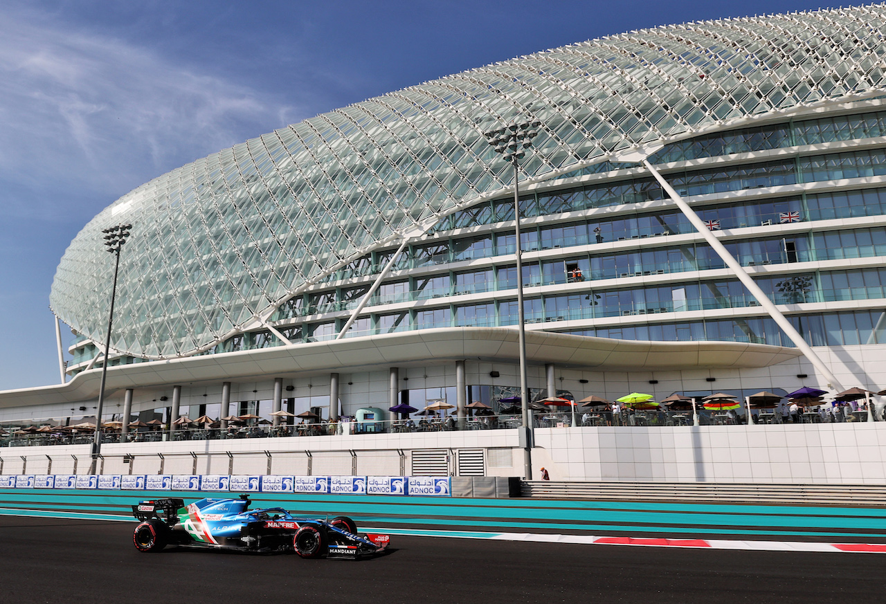 GP ABU DHABI, Fernando Alonso (ESP) Alpine F1 Team A521.
10.12.2021. Formula 1 World Championship, Rd 22, Abu Dhabi Grand Prix, Yas Marina Circuit, Abu Dhabi, Practice Day.
- www.xpbimages.com, EMail: requests@xpbimages.com © Copyright: Moy / XPB Images