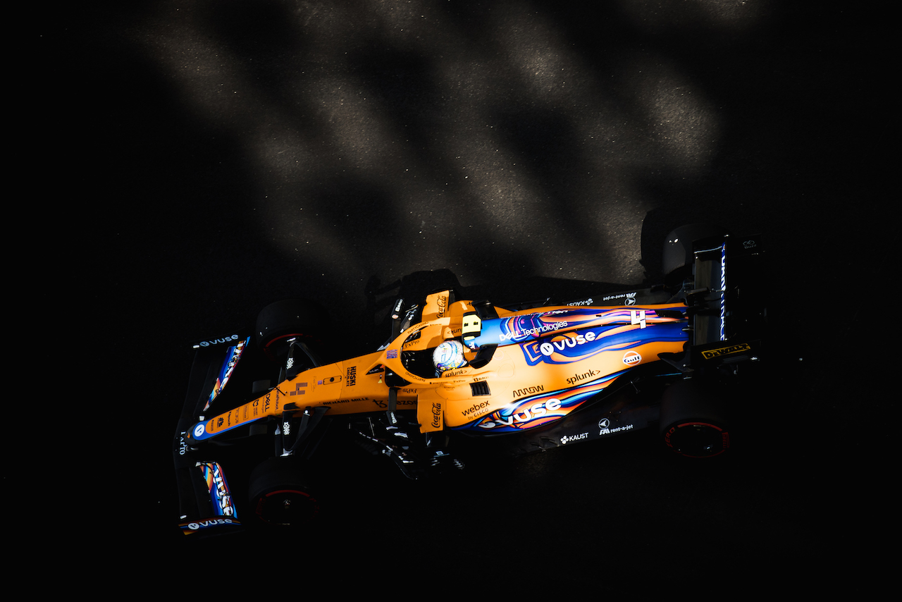 GP ABU DHABI, Lando Norris (GBR) McLaren MCL35M.
10.12.2021. Formula 1 World Championship, Rd 22, Abu Dhabi Grand Prix, Yas Marina Circuit, Abu Dhabi, Practice Day.
- www.xpbimages.com, EMail: requests@xpbimages.com © Copyright: Bearne / XPB Images