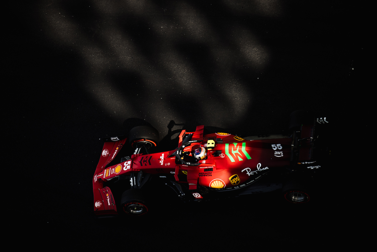 GP ABU DHABI, Carlos Sainz Jr (ESP) Ferrari SF-21.
10.12.2021. Formula 1 World Championship, Rd 22, Abu Dhabi Grand Prix, Yas Marina Circuit, Abu Dhabi, Practice Day.
- www.xpbimages.com, EMail: requests@xpbimages.com © Copyright: Bearne / XPB Images