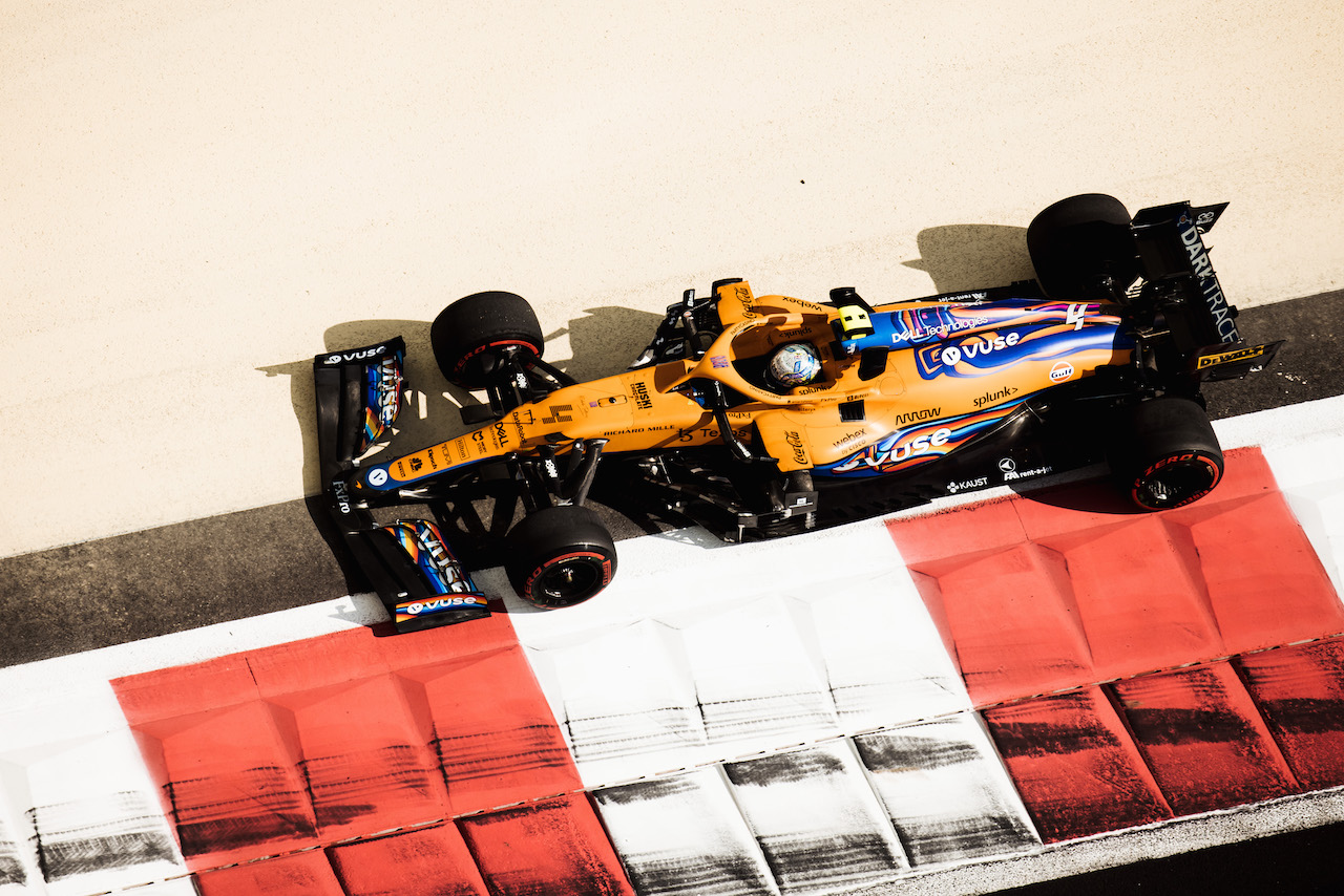 GP ABU DHABI, Lando Norris (GBR) McLaren MCL35M.
10.12.2021. Formula 1 World Championship, Rd 22, Abu Dhabi Grand Prix, Yas Marina Circuit, Abu Dhabi, Practice Day.
- www.xpbimages.com, EMail: requests@xpbimages.com © Copyright: Bearne / XPB Images
