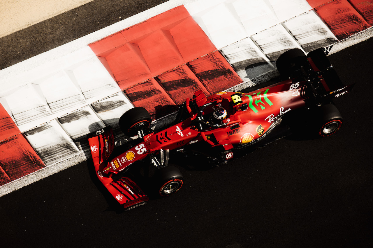 GP ABU DHABI, Carlos Sainz Jr (ESP) Ferrari SF-21.
10.12.2021. Formula 1 World Championship, Rd 22, Abu Dhabi Grand Prix, Yas Marina Circuit, Abu Dhabi, Practice Day.
- www.xpbimages.com, EMail: requests@xpbimages.com © Copyright: Bearne / XPB Images