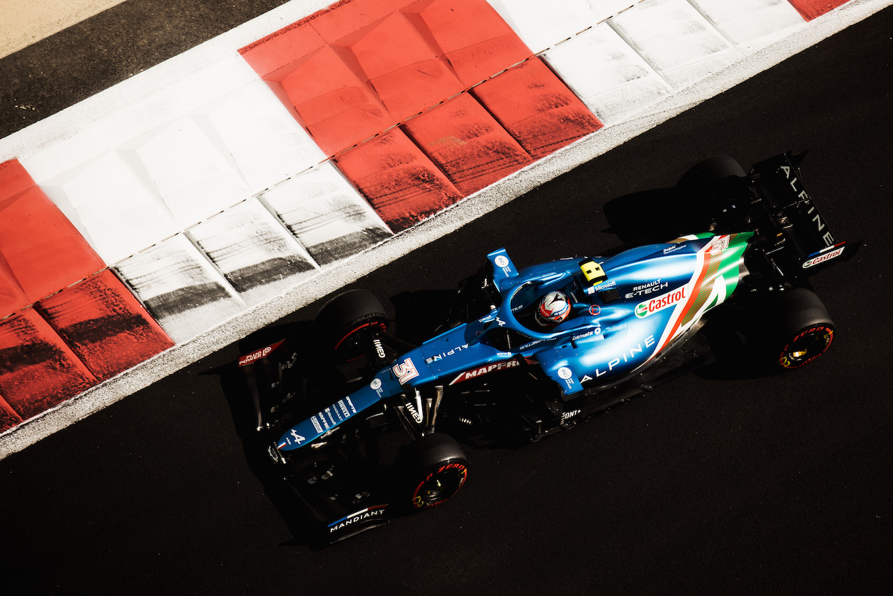 GP ABU DHABI, Esteban Ocon (FRA) Alpine F1 Team A521.
10.12.2021. Formula 1 World Championship, Rd 22, Abu Dhabi Grand Prix, Yas Marina Circuit, Abu Dhabi, Practice Day.
- www.xpbimages.com, EMail: requests@xpbimages.com © Copyright: Bearne / XPB Images