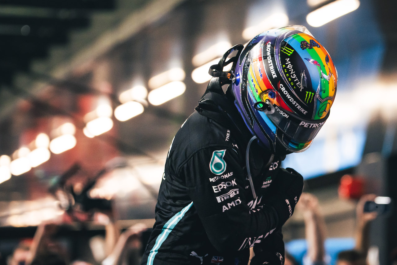 GP ARABIA SAUDITA, Gara winner Lewis Hamilton (GBR) Mercedes AMG F1 celebrates in parc ferme.
05.12.2021. Formula 1 World Championship, Rd 21, Saudi Arabian Grand Prix, Jeddah, Saudi Arabia, Gara Day.
- www.xpbimages.com, EMail: requests@xpbimages.com © Copyright: Bearne / XPB Images