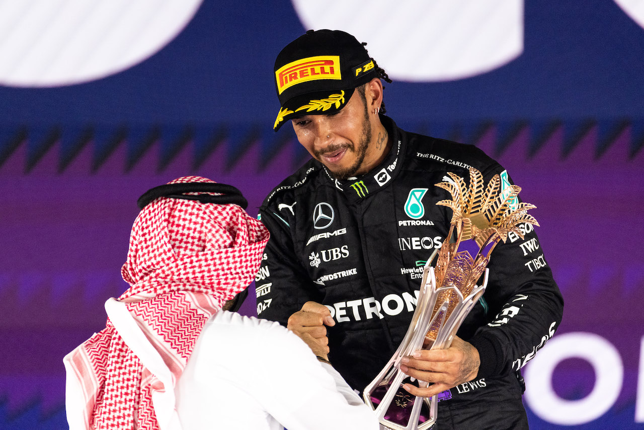 GP ARABIA SAUDITA, Gara winner Lewis Hamilton (GBR) Mercedes AMG F1 celebrates on the podium.
05.12.2021. Formula 1 World Championship, Rd 21, Saudi Arabian Grand Prix, Jeddah, Saudi Arabia, Gara Day.
- www.xpbimages.com, EMail: requests@xpbimages.com © Copyright: Bearne / XPB Images