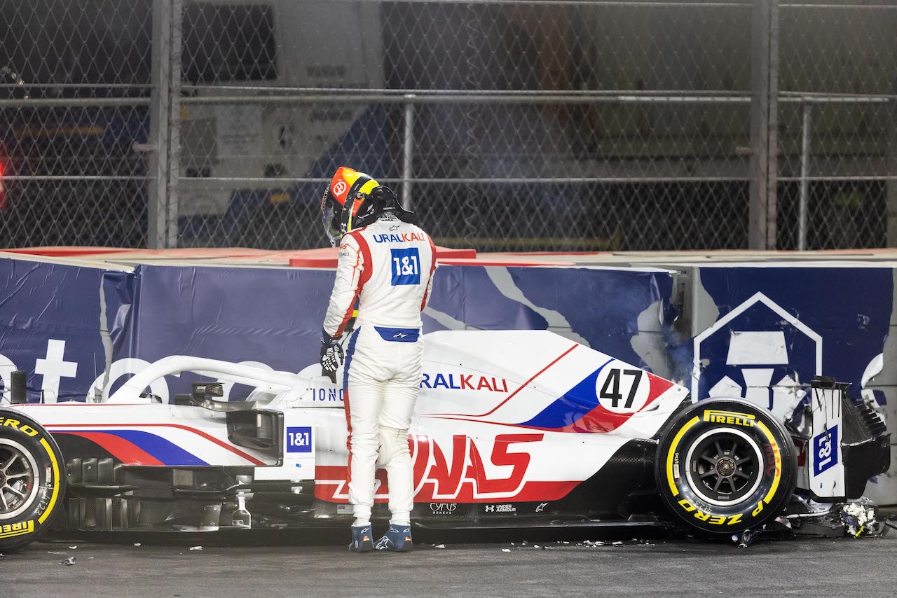 GP ARABIA SAUDITA, Mick Schumacher (GER) Haas VF-21 crashed out of the race.
05.12.2021. Formula 1 World Championship, Rd 21, Saudi Arabian Grand Prix, Jeddah, Saudi Arabia, Gara Day.
- www.xpbimages.com, EMail: requests@xpbimages.com © Copyright: Bearne / XPB Images