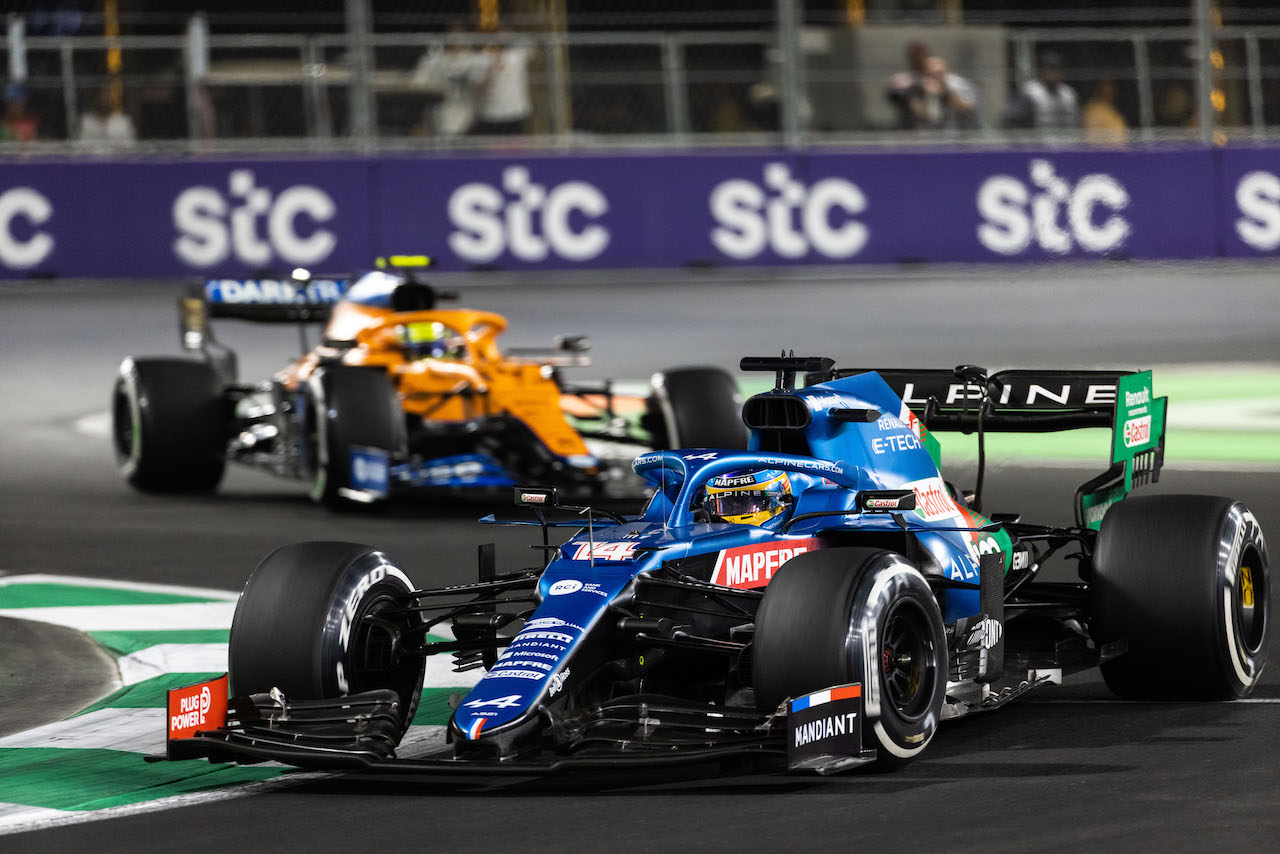 GP ARABIA SAUDITA, Fernando Alonso (ESP) Alpine F1 Team A521.
05.12.2021. Formula 1 World Championship, Rd 21, Saudi Arabian Grand Prix, Jeddah, Saudi Arabia, Gara Day.
- www.xpbimages.com, EMail: requests@xpbimages.com © Copyright: Bearne / XPB Images