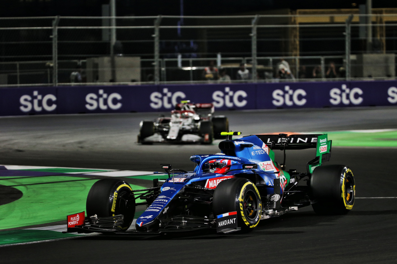 GP ARABIA SAUDITA, Esteban Ocon (FRA) Alpine F1 Team A521.
05.12.2021. Formula 1 World Championship, Rd 21, Saudi Arabian Grand Prix, Jeddah, Saudi Arabia, Gara Day.
- www.xpbimages.com, EMail: requests@xpbimages.com © Copyright: Bearne / XPB Images