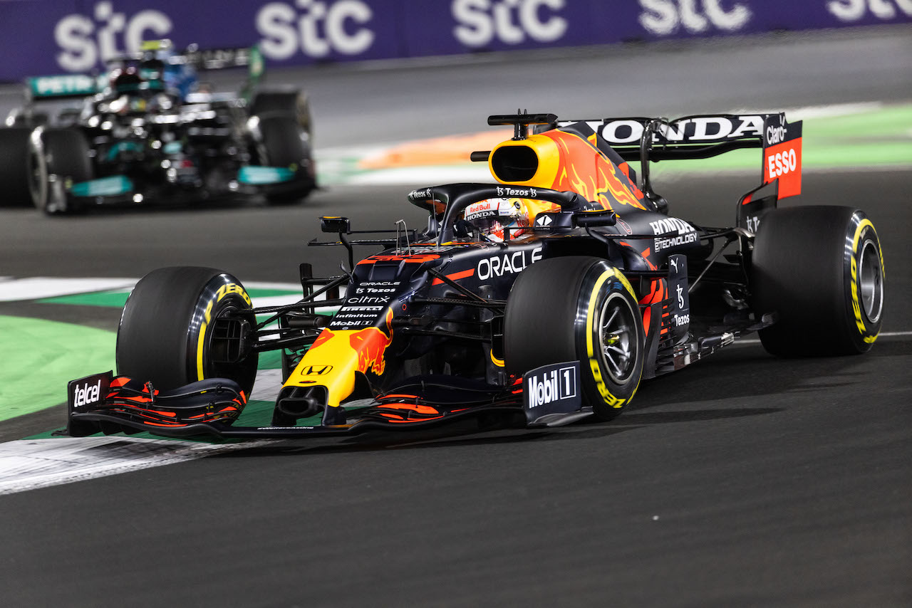 GP ARABIA SAUDITA, Max Verstappen (NLD) Red Bull Racing RB16B.
05.12.2021. Formula 1 World Championship, Rd 21, Saudi Arabian Grand Prix, Jeddah, Saudi Arabia, Gara Day.
- www.xpbimages.com, EMail: requests@xpbimages.com © Copyright: Bearne / XPB Images
