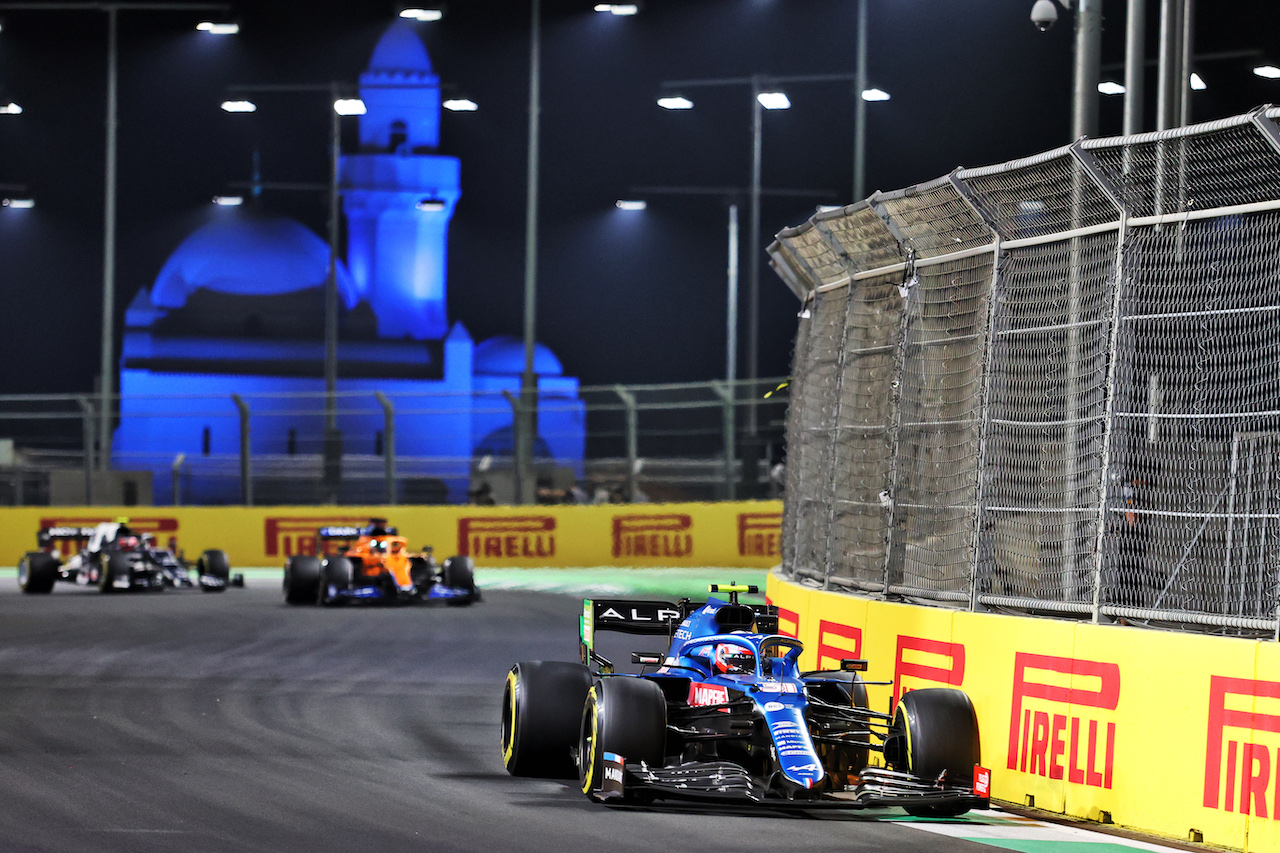 GP ARABIA SAUDITA, Esteban Ocon (FRA) Alpine F1 Team A521.
05.12.2021. Formula 1 World Championship, Rd 21, Saudi Arabian Grand Prix, Jeddah, Saudi Arabia, Gara Day.
- www.xpbimages.com, EMail: requests@xpbimages.com © Copyright: Moy / XPB Images