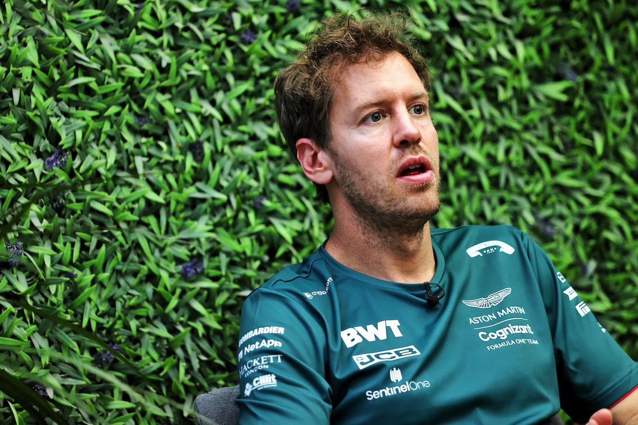 GP ARABIA SAUDITA, Sebastian Vettel (GER) Aston Martin F1 Team.
02.12.2021. Formula 1 World Championship, Rd 21, Saudi Arabian Grand Prix, Jeddah, Saudi Arabia, Preparation Day.
- www.xpbimages.com, EMail: requests@xpbimages.com © Copyright: Moy / XPB Images