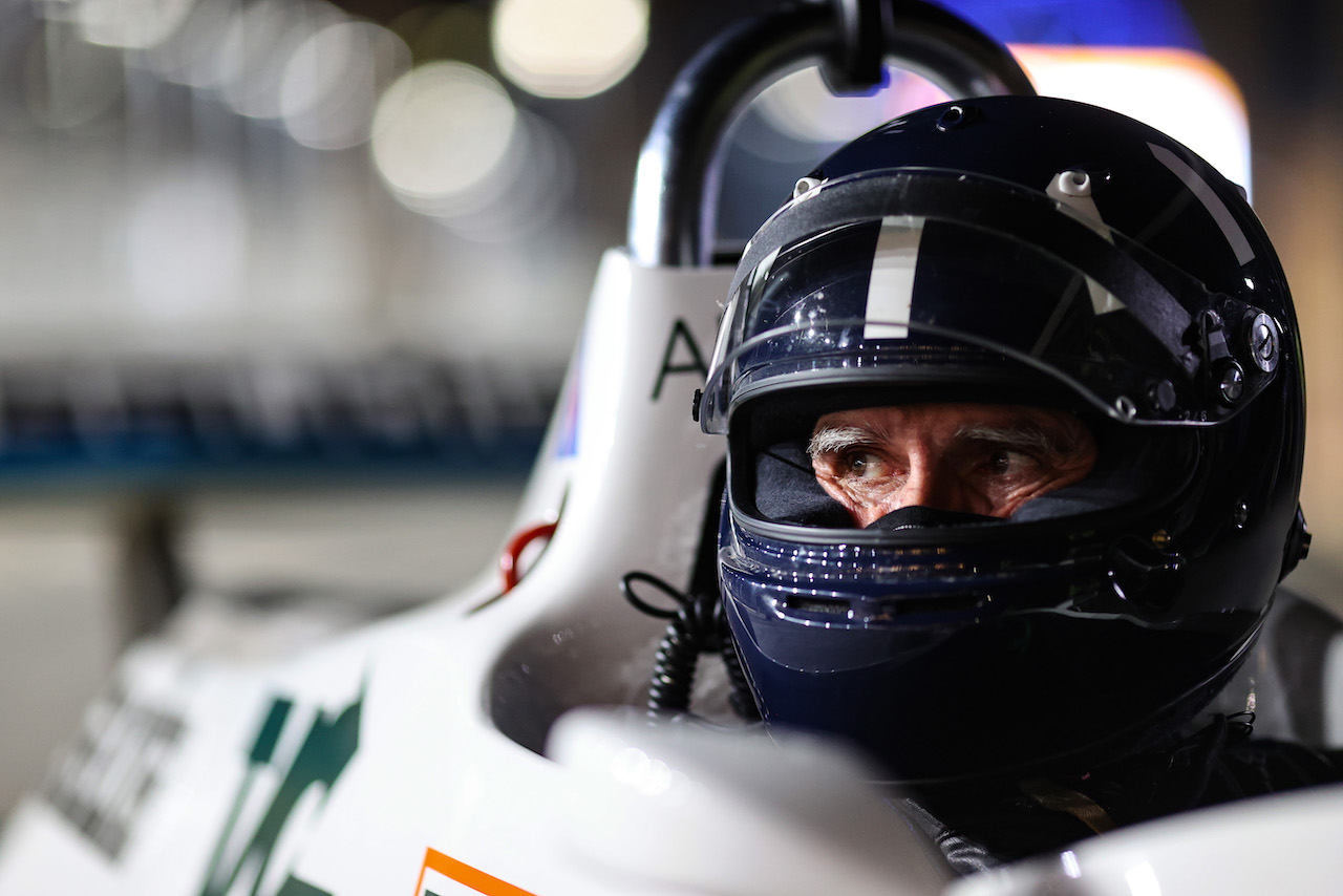 GP ARABIA SAUDITA, Damon Hill (GBR) e Martin Brundle drive the Williams FW07
02.12.2021. Formula 1 World Championship, Rd 21, Saudi Arabian Grand Prix, Jeddah, Saudi Arabia, Preparation Day.
- www.xpbimages.com, EMail: requests@xpbimages.com © Copyright: Charniaux / XPB Images