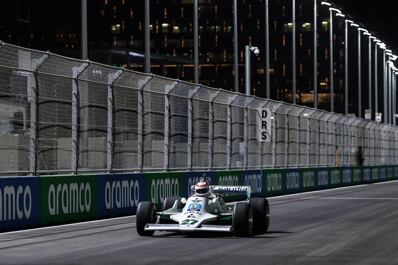 GP ARABIA SAUDITA, Damon Hill (GBR) e Martin Brundle drive the Williams FW07
02.12.2021. Formula 1 World Championship, Rd 21, Saudi Arabian Grand Prix, Jeddah, Saudi Arabia, Preparation Day.
- www.xpbimages.com, EMail: requests@xpbimages.com © Copyright: Charniaux / XPB Images