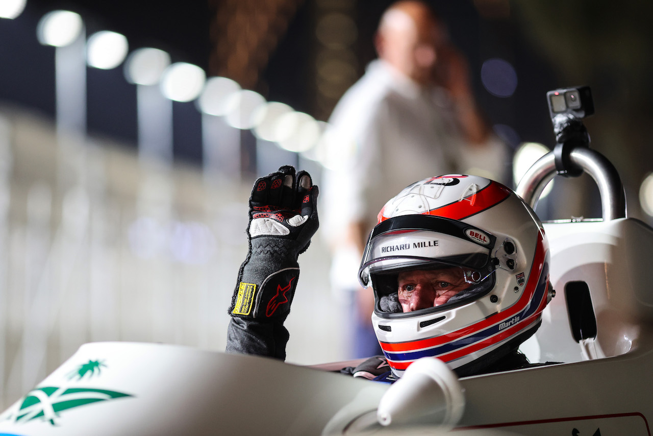 GP ARABIA SAUDITA, Damon Hill (GBR) e Martin Brundle drive the Williams FW07
02.12.2021. Formula 1 World Championship, Rd 21, Saudi Arabian Grand Prix, Jeddah, Saudi Arabia, Preparation Day.
- www.xpbimages.com, EMail: requests@xpbimages.com © Copyright: Charniaux / XPB Images