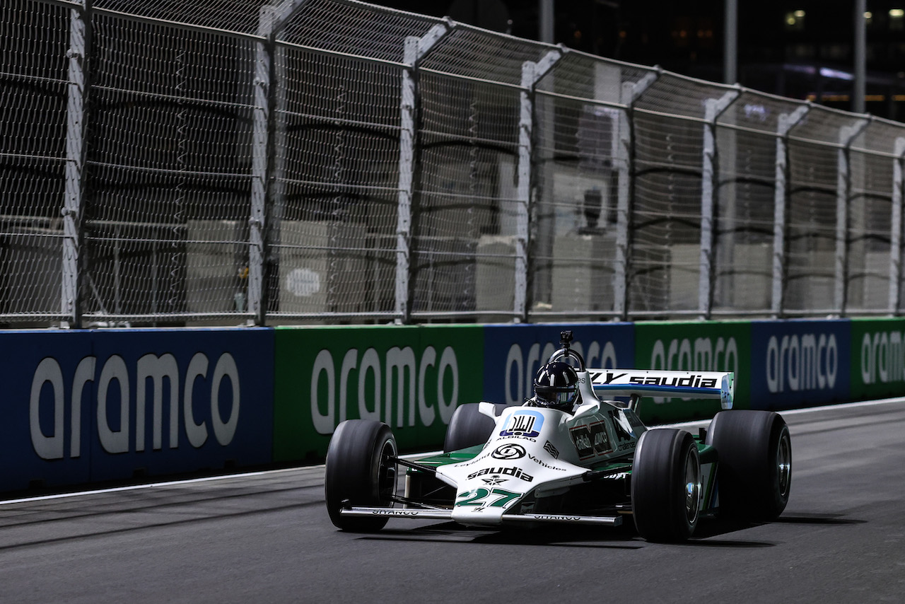 GP ARABIA SAUDITA, Damon Hill (GBR) e Martin Brundle drive the Williams FW07
02.12.2021. Formula 1 World Championship, Rd 21, Saudi Arabian Grand Prix, Jeddah, Saudi Arabia, Preparation Day.
- www.xpbimages.com, EMail: requests@xpbimages.com ¬© Copyright: Charniaux / XPB Images