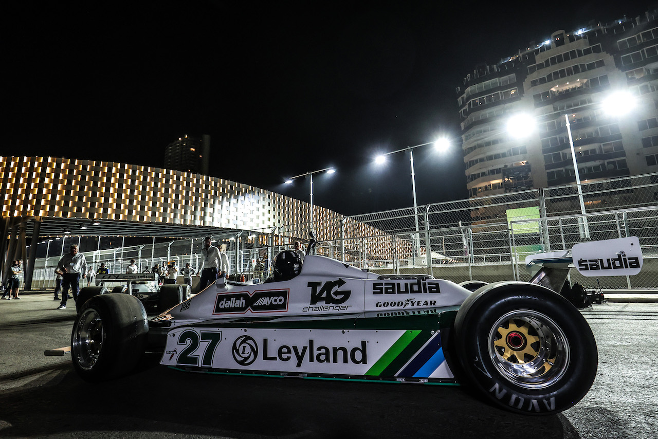 GP ARABIA SAUDITA, Damon Hill (GBR) e Martin Brundle drive the Williams FW07
02.12.2021. Formula 1 World Championship, Rd 21, Saudi Arabian Grand Prix, Jeddah, Saudi Arabia, Preparation Day.
- www.xpbimages.com, EMail: requests@xpbimages.com © Copyright: Charniaux / XPB Images