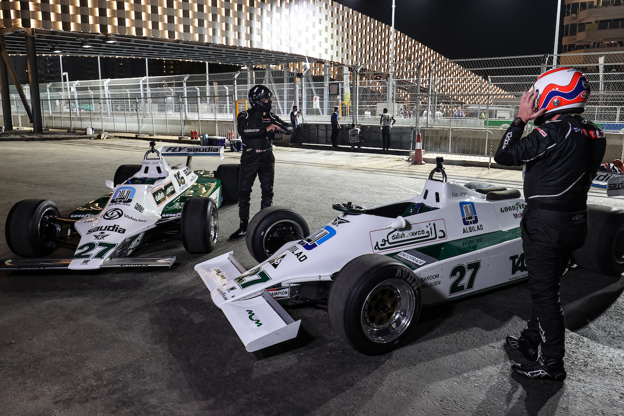 GP ARABIA SAUDITA, Damon Hill (GBR) e Martin Brundle drive the Williams FW07
02.12.2021. Formula 1 World Championship, Rd 21, Saudi Arabian Grand Prix, Jeddah, Saudi Arabia, Preparation Day.
- www.xpbimages.com, EMail: requests@xpbimages.com © Copyright: Charniaux / XPB Images