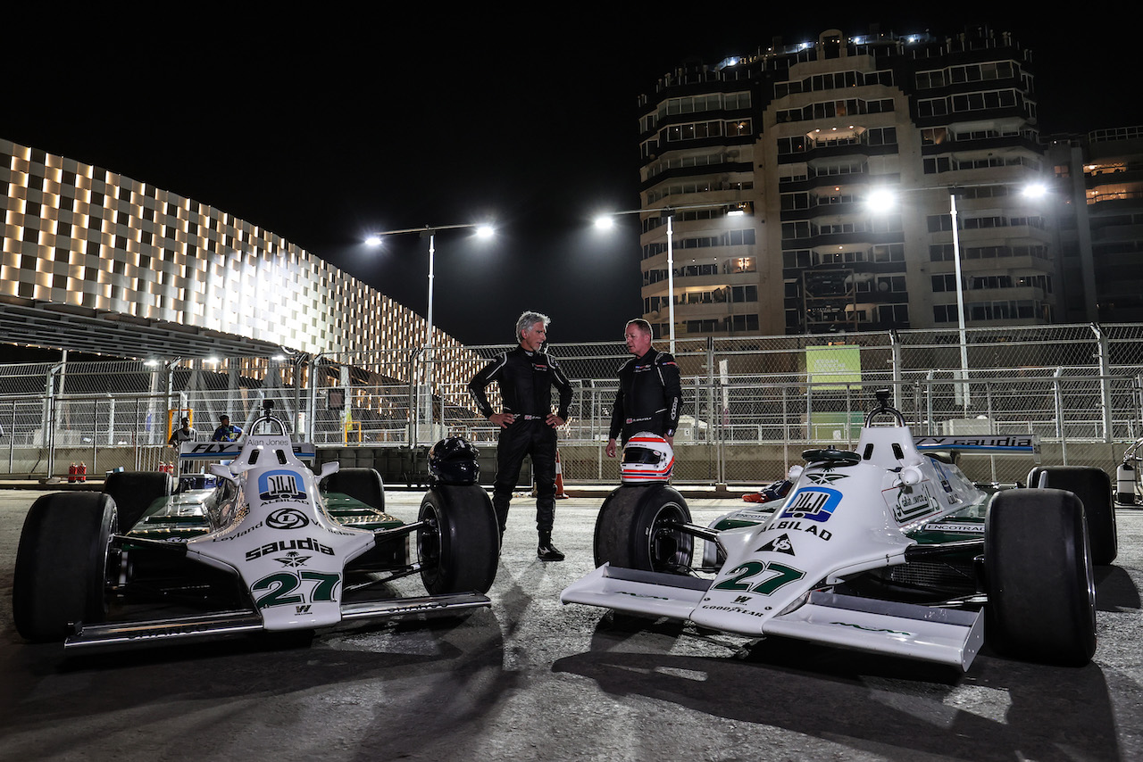 GP ARABIA SAUDITA, Damon Hill (GBR) e Martin Brundle drive the Williams FW07
02.12.2021. Formula 1 World Championship, Rd 21, Saudi Arabian Grand Prix, Jeddah, Saudi Arabia, Preparation Day.
- www.xpbimages.com, EMail: requests@xpbimages.com ¬© Copyright: Charniaux / XPB Images