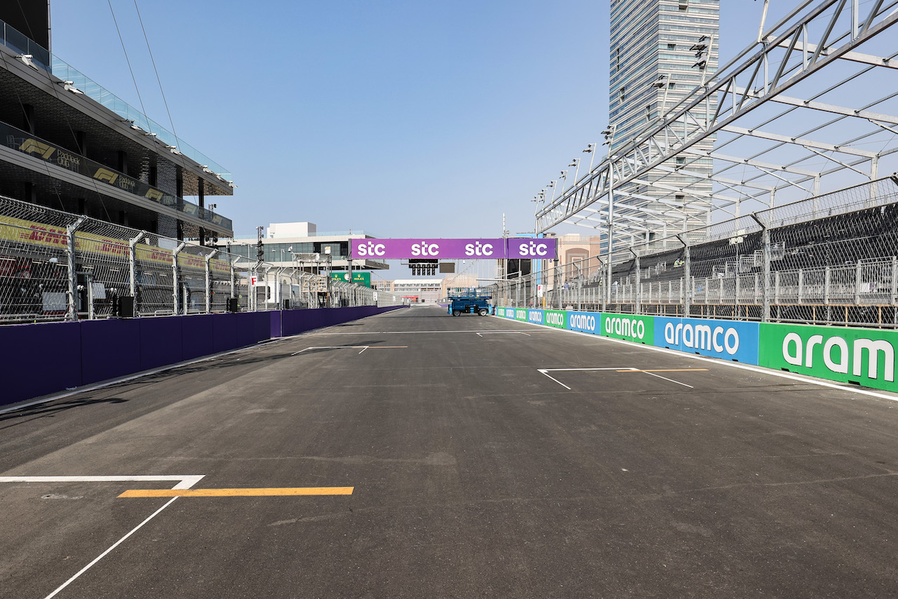 GP ARABIA SAUDITA, Track Atmosphere 
02.12.2021. Formula 1 World Championship, Rd 21, Saudi Arabian Grand Prix, Jeddah, Saudi Arabia, Preparation Day.
- www.xpbimages.com, EMail: requests@xpbimages.com ¬© Copyright: Charniaux / XPB Images