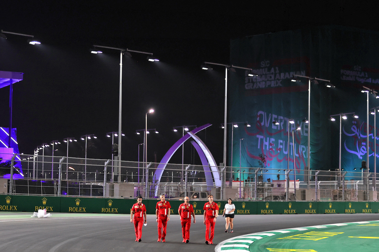 GP ARABIA SAUDITA, Ferrari walks the circuit.
02.12.2021. Formula 1 World Championship, Rd 21, Saudi Arabian Grand Prix, Jeddah, Saudi Arabia, Preparation Day.
- www.xpbimages.com, EMail: requests@xpbimages.com © Copyright: Moy / XPB Images