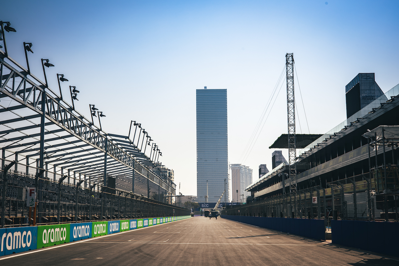 GP ARABIA SAUDITA, Circuit Atmosfera - partenza / finish straight.
02.12.2021. Formula 1 World Championship, Rd 21, Saudi Arabian Grand Prix, Jeddah, Saudi Arabia, Preparation Day.
- www.xpbimages.com, EMail: requests@xpbimages.com © Copyright: Bearne / XPB Images