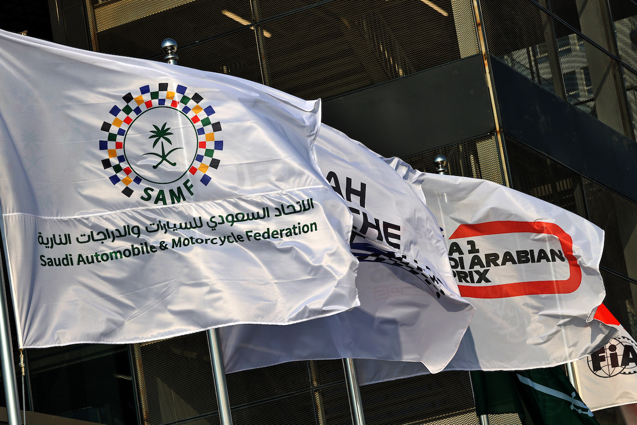 GP ARABIA SAUDITA, Circuit Atmosfera - flags.
02.12.2021. Formula 1 World Championship, Rd 21, Saudi Arabian Grand Prix, Jeddah, Saudi Arabia, Preparation Day.
- www.xpbimages.com, EMail: requests@xpbimages.com © Copyright: Moy / XPB Images