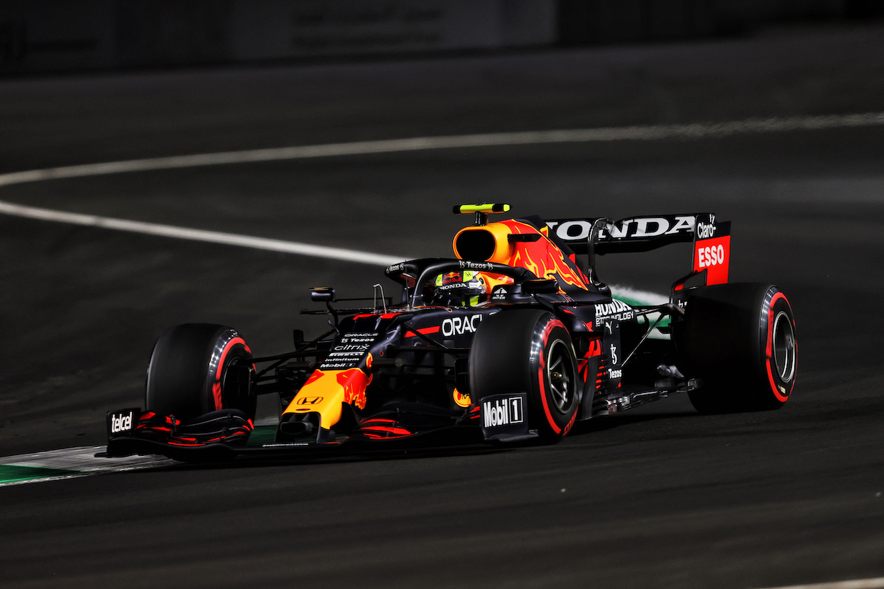 GP ARABIA SAUDITA, Sergio Perez (MEX) Red Bull Racing RB16B.
04.12.2021. Formula 1 World Championship, Rd 21, Saudi Arabian Grand Prix, Jeddah, Saudi Arabia, Qualifiche Day.
- www.xpbimages.com, EMail: requests@xpbimages.com © Copyright: Moy / XPB Images