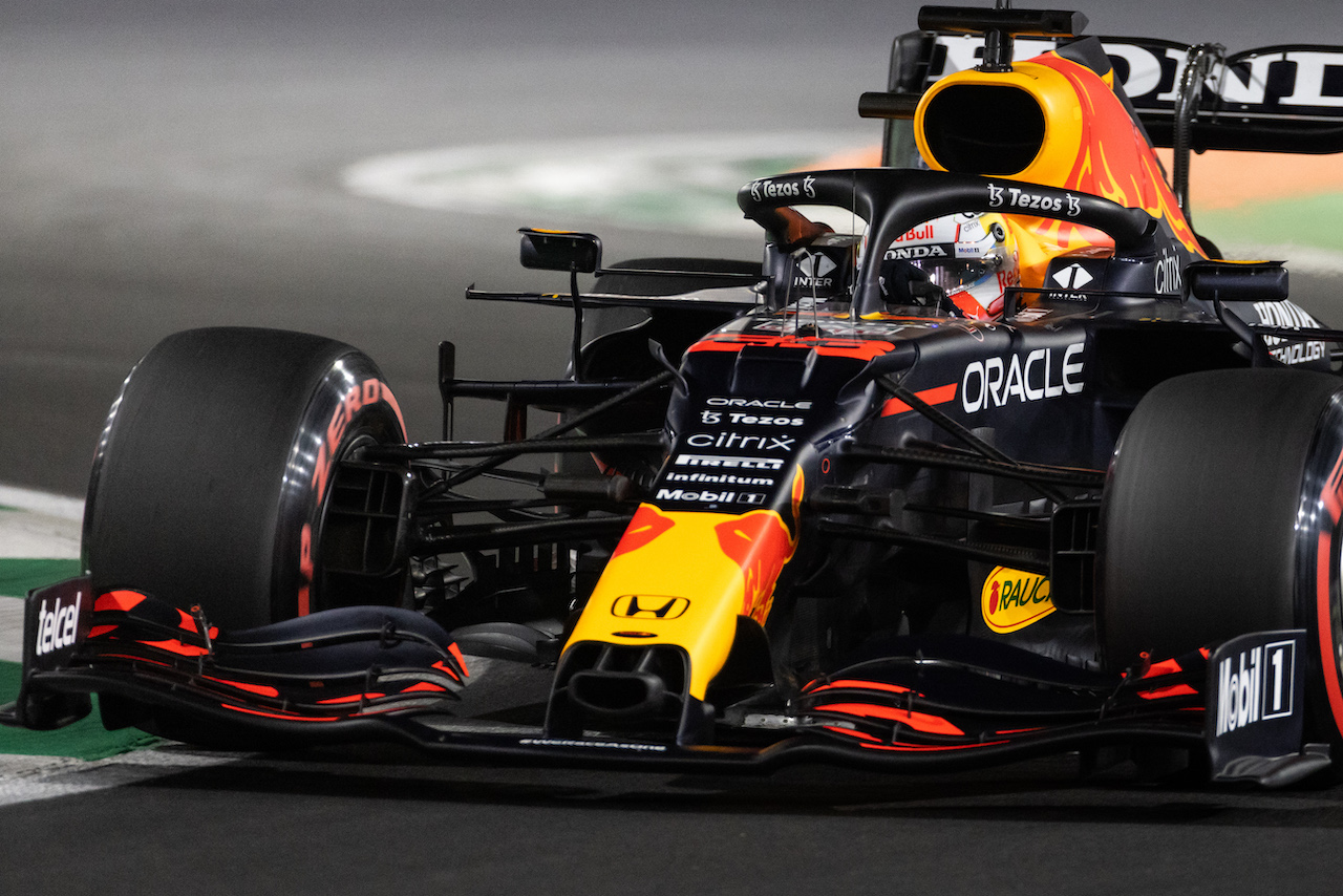 GP ARABIA SAUDITA, Max Verstappen (NLD) Red Bull Racing RB16B.
04.12.2021. Formula 1 World Championship, Rd 21, Saudi Arabian Grand Prix, Jeddah, Saudi Arabia, Qualifiche Day.
- www.xpbimages.com, EMail: requests@xpbimages.com © Copyright: Bearne / XPB Images