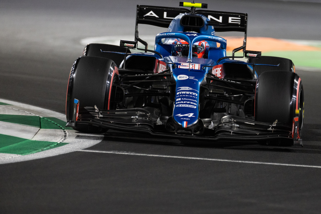 GP ARABIA SAUDITA, Esteban Ocon (FRA) Alpine F1 Team A521.
04.12.2021. Formula 1 World Championship, Rd 21, Saudi Arabian Grand Prix, Jeddah, Saudi Arabia, Qualifiche Day.
- www.xpbimages.com, EMail: requests@xpbimages.com © Copyright: Bearne / XPB Images
