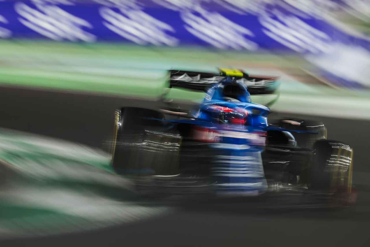 GP ARABIA SAUDITA, Esteban Ocon (FRA) Alpine F1 Team A521.
04.12.2021. Formula 1 World Championship, Rd 21, Saudi Arabian Grand Prix, Jeddah, Saudi Arabia, Qualifiche Day.
- www.xpbimages.com, EMail: requests@xpbimages.com © Copyright: Bearne / XPB Images
