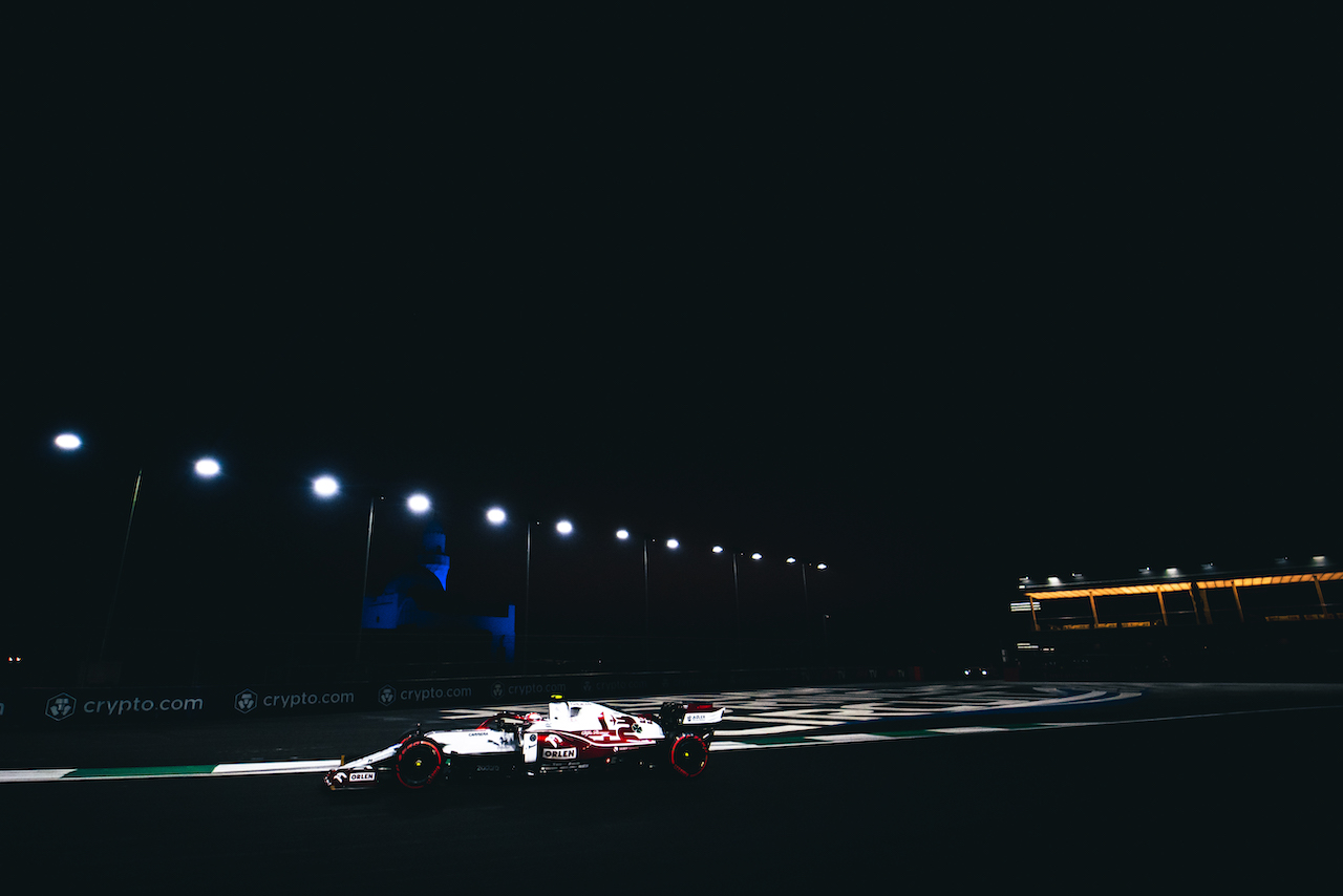 GP ARABIA SAUDITA, Antonio Giovinazzi (ITA) Alfa Romeo Racing C41.
04.12.2021. Formula 1 World Championship, Rd 21, Saudi Arabian Grand Prix, Jeddah, Saudi Arabia, Qualifiche Day.
- www.xpbimages.com, EMail: requests@xpbimages.com © Copyright: Bearne / XPB Images