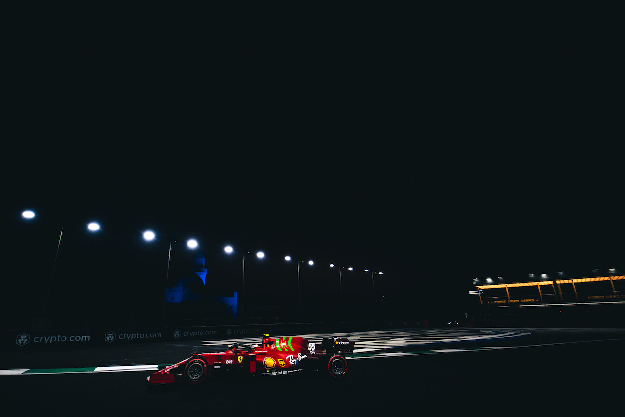 GP ARABIA SAUDITA, Carlos Sainz Jr (ESP) Ferrari SF-21.
04.12.2021. Formula 1 World Championship, Rd 21, Saudi Arabian Grand Prix, Jeddah, Saudi Arabia, Qualifiche Day.
- www.xpbimages.com, EMail: requests@xpbimages.com © Copyright: Bearne / XPB Images