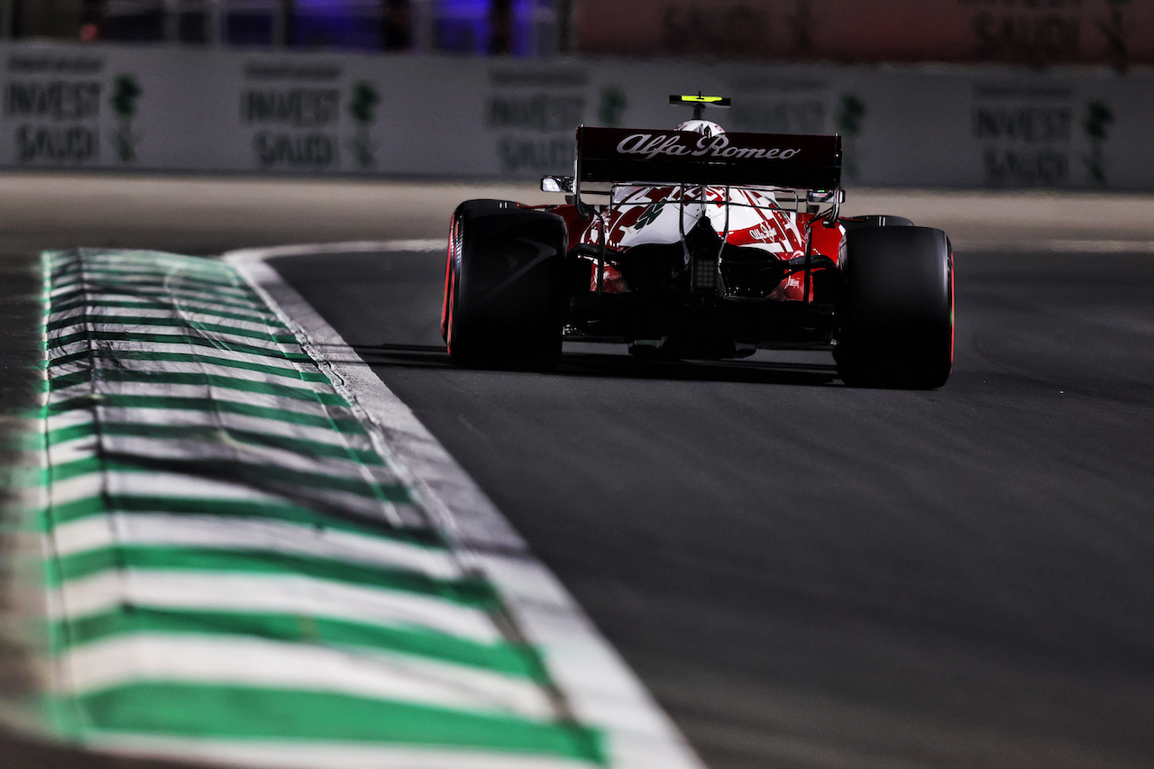 GP ARABIA SAUDITA, Antonio Giovinazzi (ITA) Alfa Romeo Racing C41.
04.12.2021. Formula 1 World Championship, Rd 21, Saudi Arabian Grand Prix, Jeddah, Saudi Arabia, Qualifiche Day.
- www.xpbimages.com, EMail: requests@xpbimages.com © Copyright: Moy / XPB Images