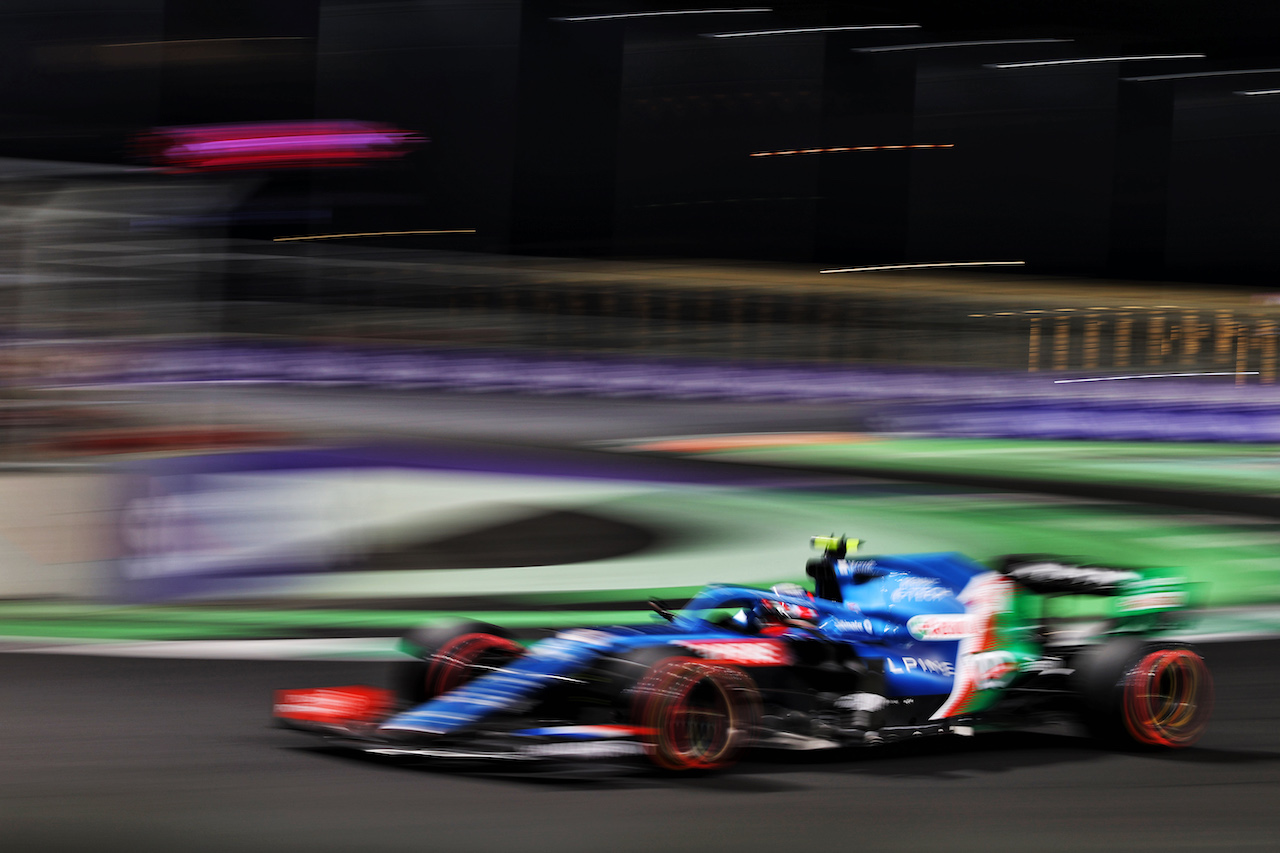 GP ARABIA SAUDITA, Esteban Ocon (FRA) Alpine F1 Team A521.
04.12.2021. Formula 1 World Championship, Rd 21, Saudi Arabian Grand Prix, Jeddah, Saudi Arabia, Qualifiche Day.
- www.xpbimages.com, EMail: requests@xpbimages.com © Copyright: Moy / XPB Images