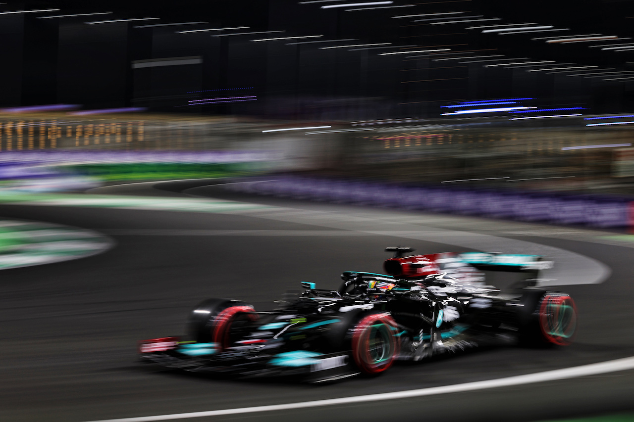 GP ARABIA SAUDITA, Lewis Hamilton (GBR) Mercedes AMG F1 W12.
04.12.2021. Formula 1 World Championship, Rd 21, Saudi Arabian Grand Prix, Jeddah, Saudi Arabia, Qualifiche Day.
- www.xpbimages.com, EMail: requests@xpbimages.com © Copyright: Moy / XPB Images