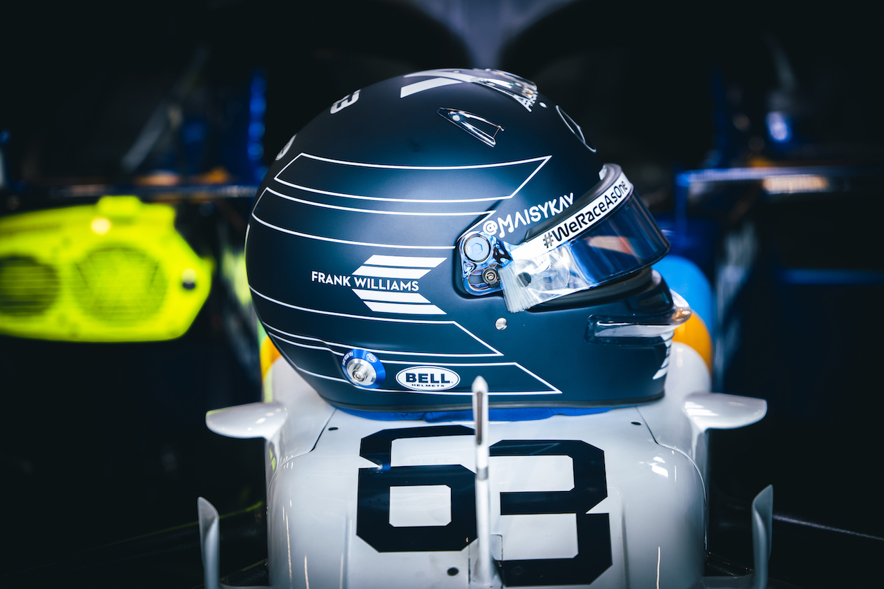 GP ARABIA SAUDITA, The helmet of George Russell (GBR) Williams Racing.
04.12.2021. Formula 1 World Championship, Rd 21, Saudi Arabian Grand Prix, Jeddah, Saudi Arabia, Qualifiche Day.
- www.xpbimages.com, EMail: requests@xpbimages.com © Copyright: Bearne / XPB Images