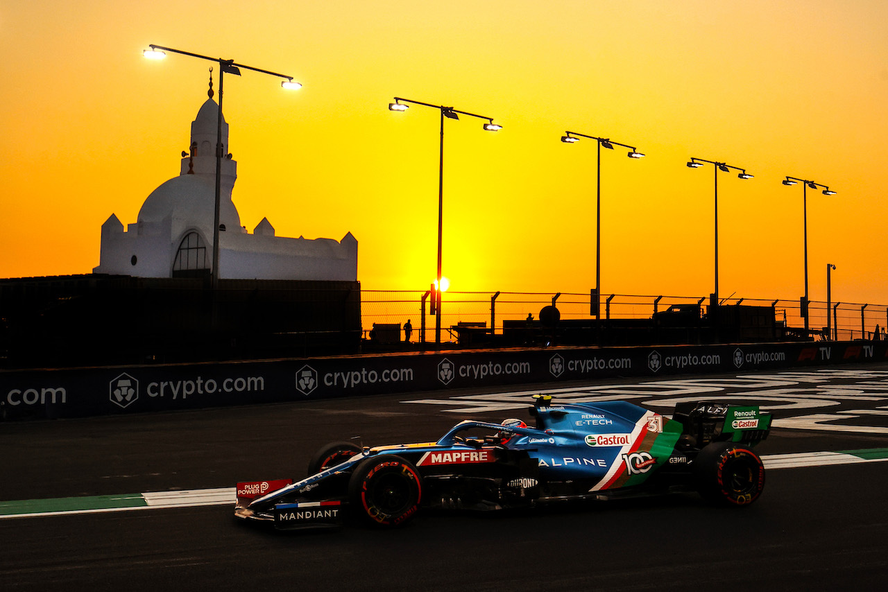 GP ARABIA SAUDITA, Esteban Ocon (FRA), Alpine F1 Team 
04.12.2021. Formula 1 World Championship, Rd 21, Saudi Arabian Grand Prix, Jeddah, Saudi Arabia, Qualifiche Day.
- www.xpbimages.com, EMail: requests@xpbimages.com © Copyright: Charniaux / XPB Images