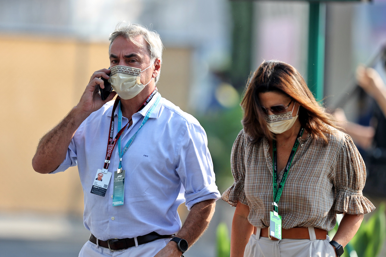 GP ARABIA SAUDITA, Carlos Sainz (ESP) with sua moglie Reyes Vazquez de Castro.
04.12.2021. Formula 1 World Championship, Rd 21, Saudi Arabian Grand Prix, Jeddah, Saudi Arabia, Qualifiche Day.
- www.xpbimages.com, EMail: requests@xpbimages.com © Copyright: Moy / XPB Images
