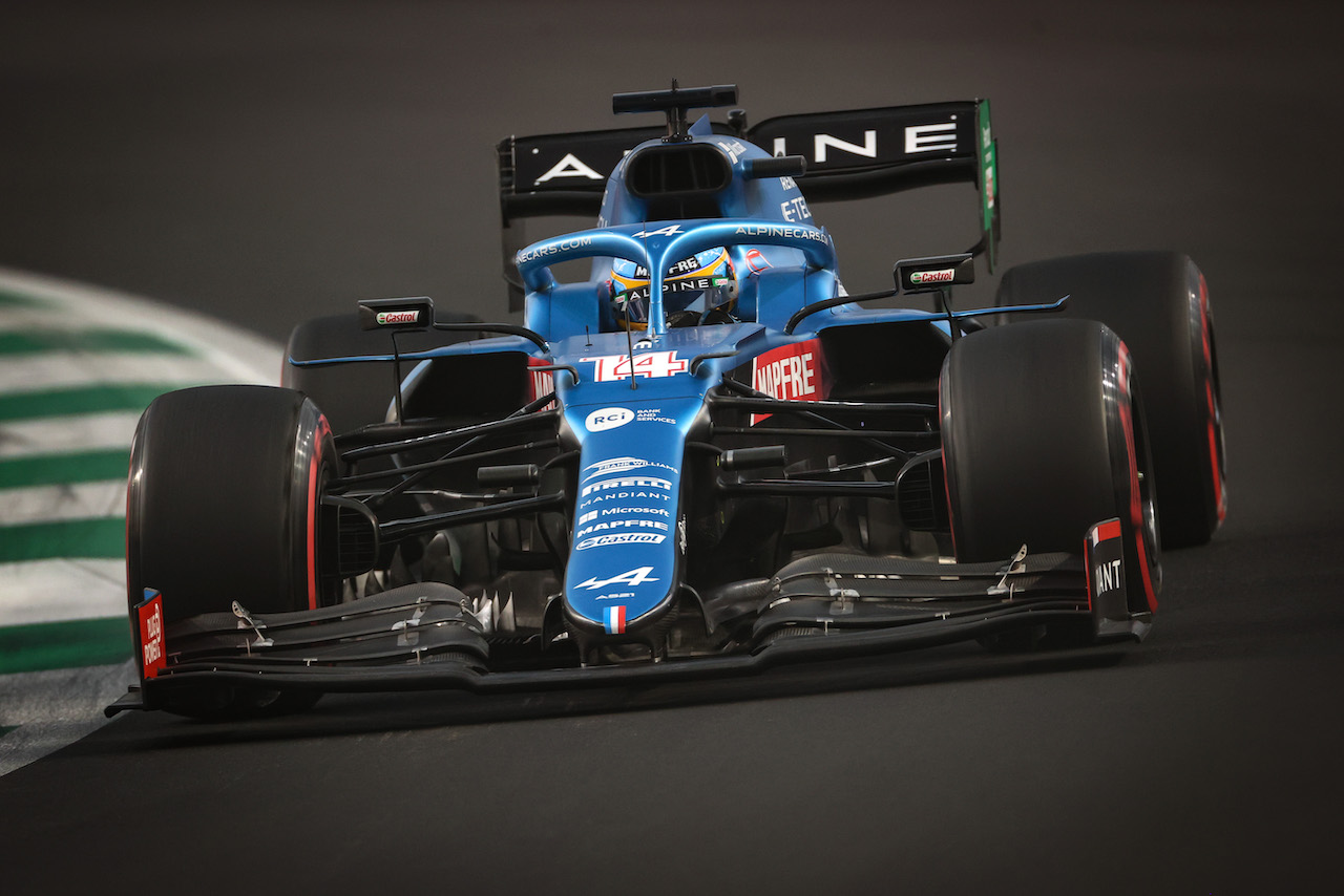 GP ARABIA SAUDITA, Fernando Alonso (ESP), Alpine F1 Team 
04.12.2021. Formula 1 World Championship, Rd 21, Saudi Arabian Grand Prix, Jeddah, Saudi Arabia, Qualifiche Day.
- www.xpbimages.com, EMail: requests@xpbimages.com ¬© Copyright: Charniaux / XPB Images