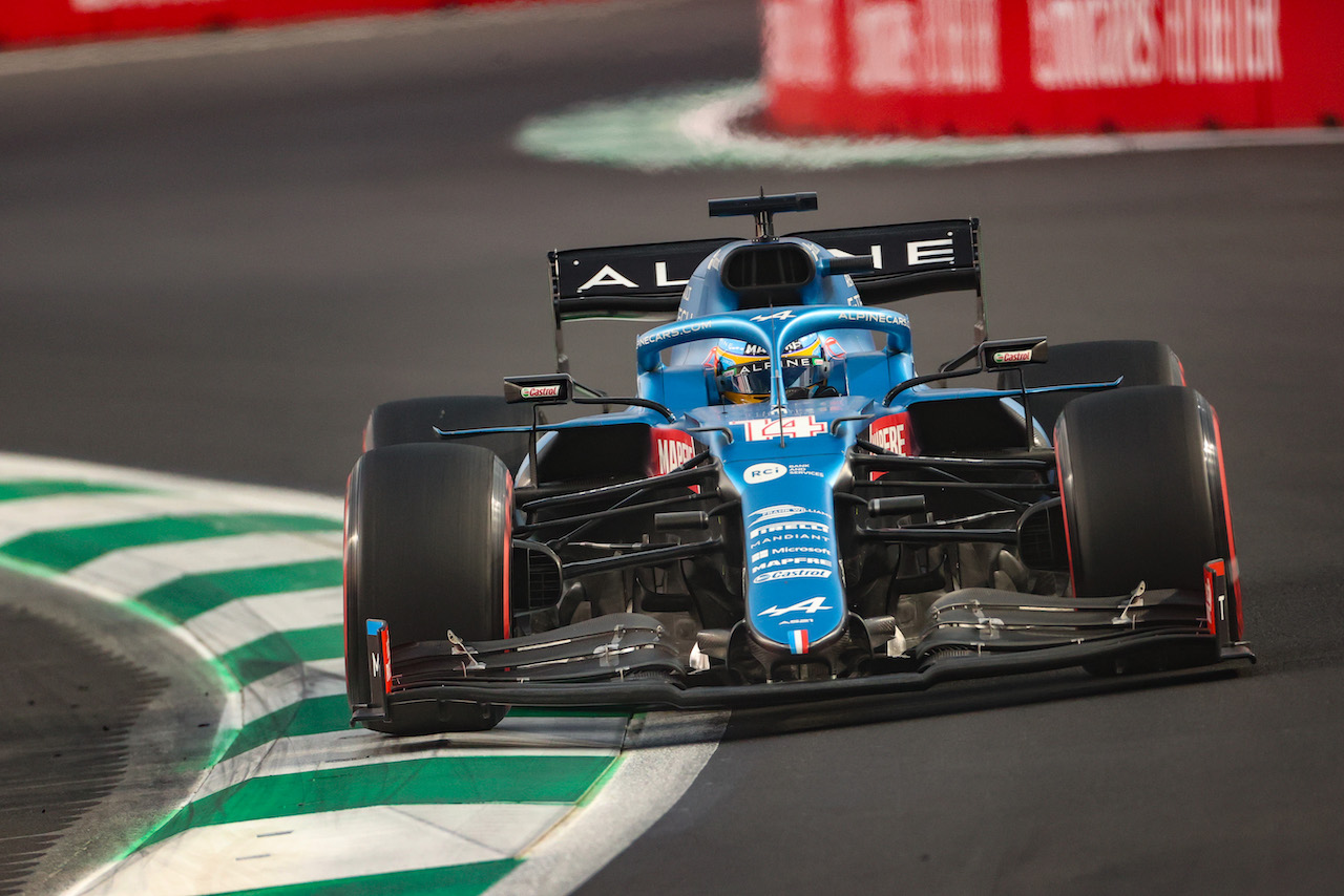GP ARABIA SAUDITA, Fernando Alonso (ESP), Alpine F1 Team 
04.12.2021. Formula 1 World Championship, Rd 21, Saudi Arabian Grand Prix, Jeddah, Saudi Arabia, Qualifiche Day.
- www.xpbimages.com, EMail: requests@xpbimages.com ¬© Copyright: Charniaux / XPB Images