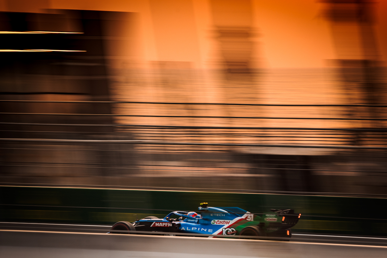 GP ARABIA SAUDITA, Esteban Ocon (FRA) Alpine F1 Team A521.
04.12.2021. Formula 1 World Championship, Rd 21, Saudi Arabian Grand Prix, Jeddah, Saudi Arabia, Qualifiche Day.
- www.xpbimages.com, EMail: requests@xpbimages.com © Copyright: Bearne / XPB Images