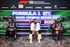 GP ARABIA SAUDITA, (L to R): Valtteri Bottas (FIN) Mercedes AMG F1; Lewis Hamilton (GBR) Mercedes AMG F1 e Max Verstappen (NLD) Red Bull Racing in the post qualifying FIA Press Conference.
04.12.2021. Formula 1 World Championship, Rd 21, Saudi Arabian Grand Prix, Jeddah, Saudi Arabia, Qualifiche Day.
- www.xpbimages.com, EMail: requests@xpbimages.com © Copyright: FIA Pool Image for Editorial Use Only