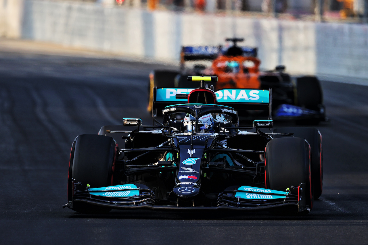 GP ARABIA SAUDITA, Valtteri Bottas (FIN) Mercedes AMG F1 W12.
03.12.2021 Formula 1 World Championship, Rd 21, Saudi Arabian Grand Prix, Jeddah, Saudi Arabia, Practice Day.
- www.xpbimages.com, EMail: requests@xpbimages.com © Copyright: Moy / XPB Images