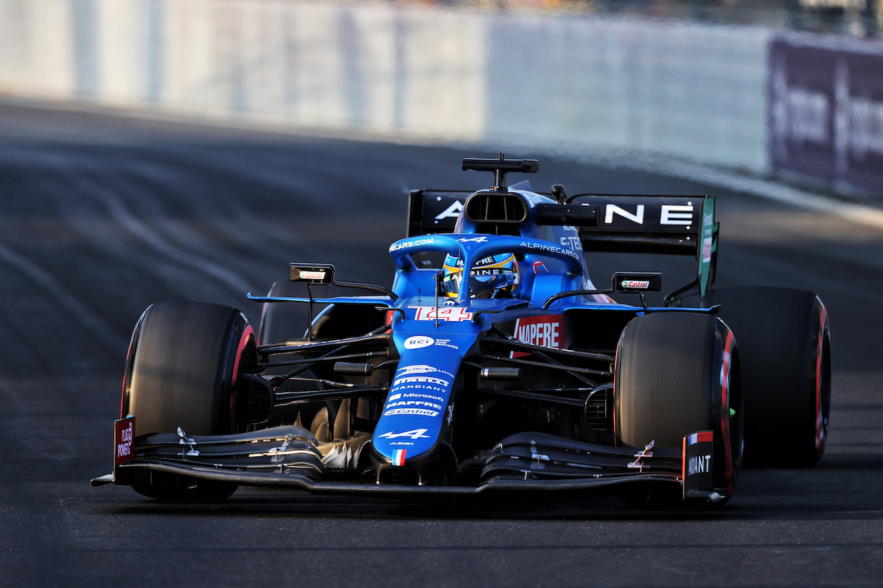GP ARABIA SAUDITA, Fernando Alonso (ESP) Alpine F1 Team A521.
03.12.2021 Formula 1 World Championship, Rd 21, Saudi Arabian Grand Prix, Jeddah, Saudi Arabia, Practice Day.
- www.xpbimages.com, EMail: requests@xpbimages.com © Copyright: Moy / XPB Images
