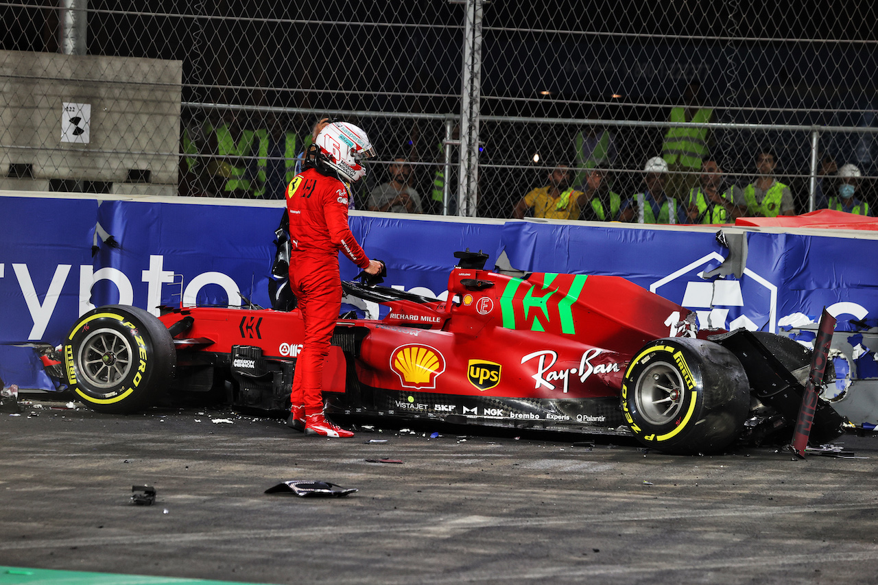 GP ARABIA SAUDITA, Charles Leclerc (MON) Ferrari SF-21 after he crashed in the second practice session.
03.12.2021 Formula 1 World Championship, Rd 21, Saudi Arabian Grand Prix, Jeddah, Saudi Arabia, Practice Day.
- www.xpbimages.com, EMail: requests@xpbimages.com © Copyright: Moy / XPB Images