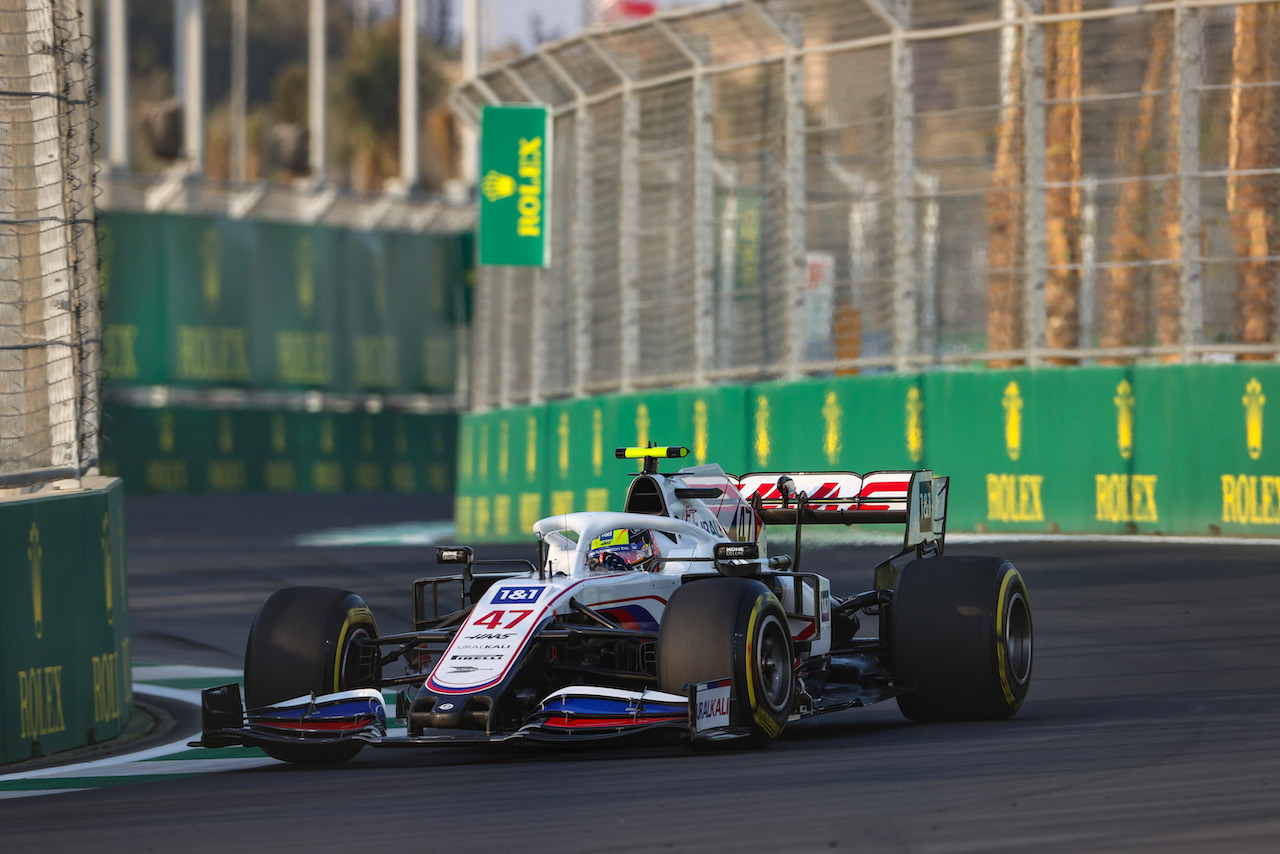 GP ARABIA SAUDITA, Mick Schumacher (GER), Haas F1 Team 
03.12.2021 Formula 1 World Championship, Rd 21, Saudi Arabian Grand Prix, Jeddah, Saudi Arabia, Practice Day.
- www.xpbimages.com, EMail: requests@xpbimages.com ¬© Copyright: Charniaux / XPB Images