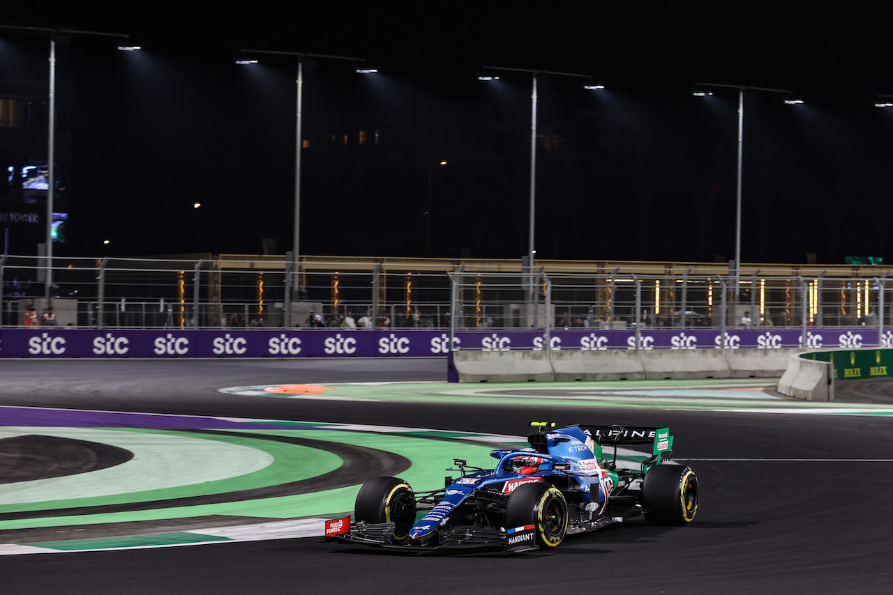 GP ARABIA SAUDITA, Esteban Ocon (FRA), Alpine F1 Team 
03.12.2021 Formula 1 World Championship, Rd 21, Saudi Arabian Grand Prix, Jeddah, Saudi Arabia, Practice Day.
- www.xpbimages.com, EMail: requests@xpbimages.com ¬© Copyright: Charniaux / XPB Images