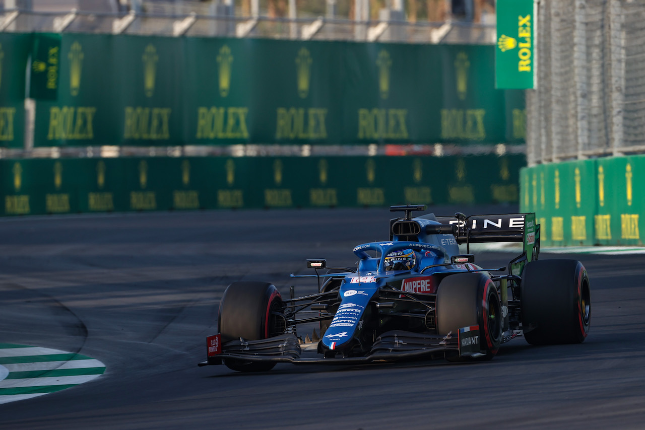 GP ARABIA SAUDITA, Fernando Alonso (ESP), Alpine F1 Team 
03.12.2021 Formula 1 World Championship, Rd 21, Saudi Arabian Grand Prix, Jeddah, Saudi Arabia, Practice Day.
- www.xpbimages.com, EMail: requests@xpbimages.com ¬© Copyright: Charniaux / XPB Images