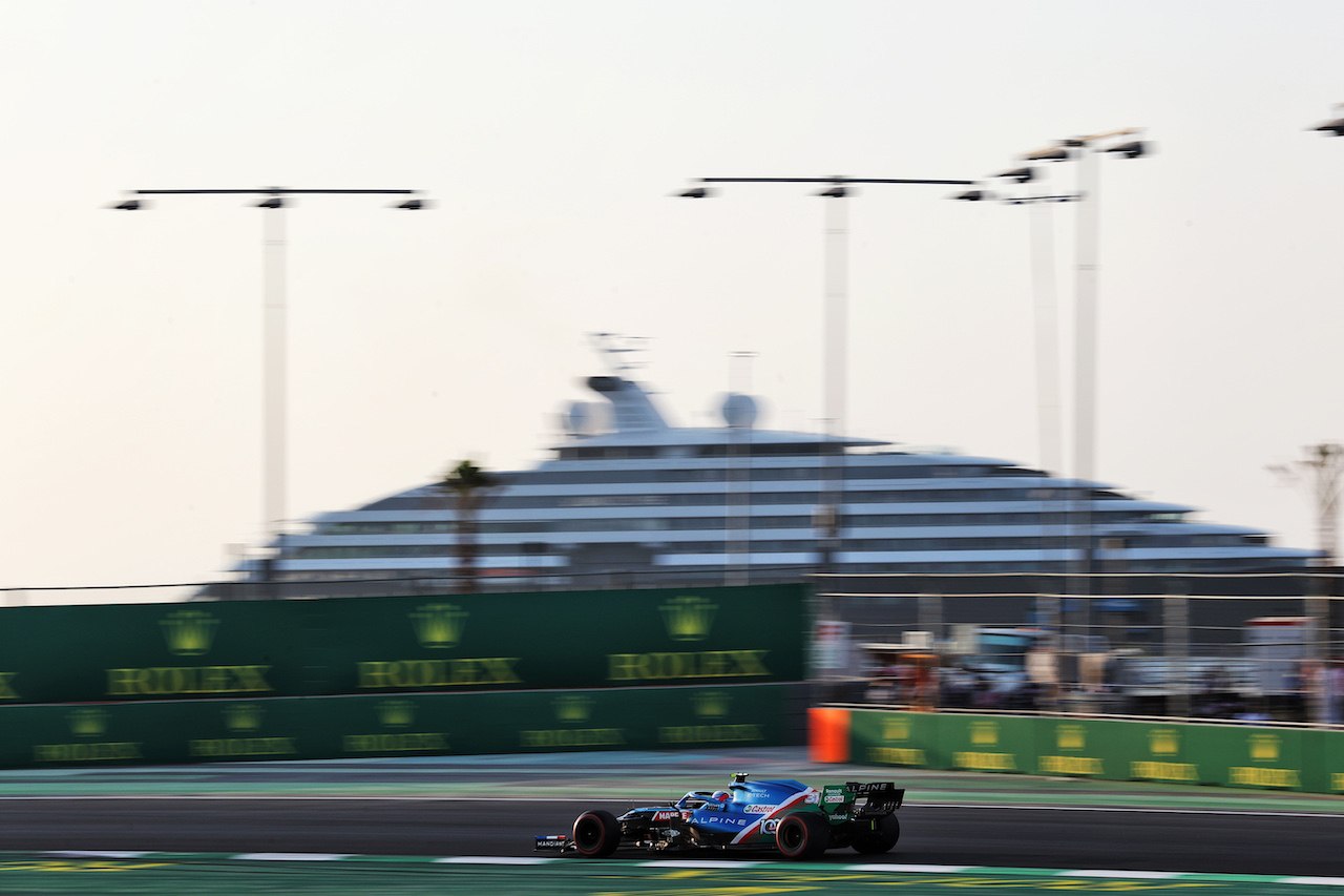 GP ARABIA SAUDITA, Esteban Ocon (FRA) Alpine F1 Team A521.
03.12.2021 Formula 1 World Championship, Rd 21, Saudi Arabian Grand Prix, Jeddah, Saudi Arabia, Practice Day.
- www.xpbimages.com, EMail: requests@xpbimages.com © Copyright: Charniaux / XPB Images