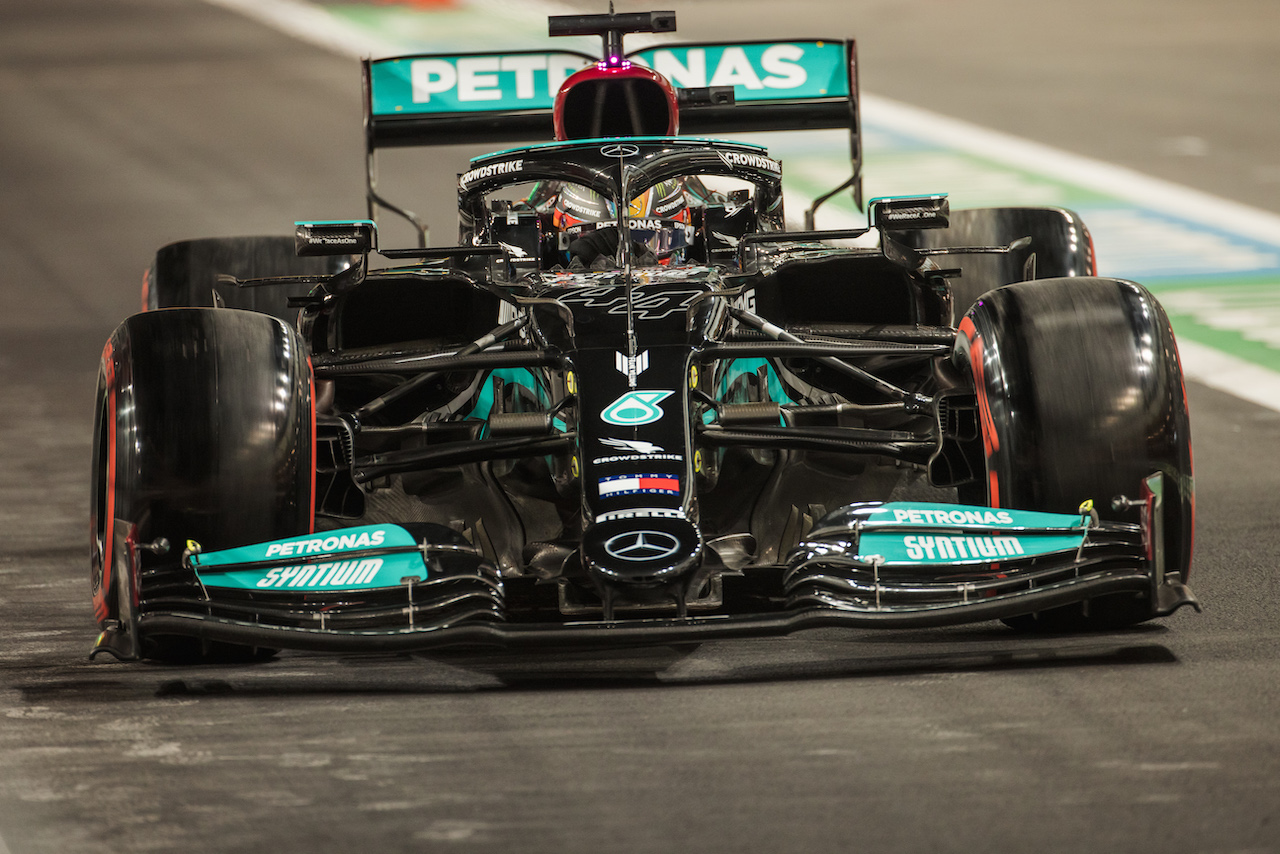 GP ARABIA SAUDITA, Lewis Hamilton (GBR) Mercedes AMG F1 W12.
03.12.2021 Formula 1 World Championship, Rd 21, Saudi Arabian Grand Prix, Jeddah, Saudi Arabia, Practice Day.
- www.xpbimages.com, EMail: requests@xpbimages.com © Copyright: Bearne / XPB Images