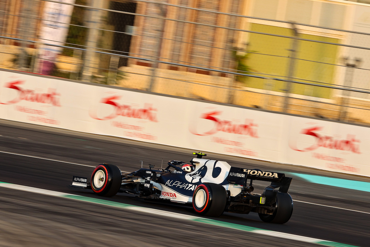 GP ARABIA SAUDITA, Pierre Gasly (FRA), AlphaTauri F1 
03.12.2021 Formula 1 World Championship, Rd 21, Saudi Arabian Grand Prix, Jeddah, Saudi Arabia, Practice Day.
- www.xpbimages.com, EMail: requests@xpbimages.com ¬© Copyright: Charniaux / XPB Images